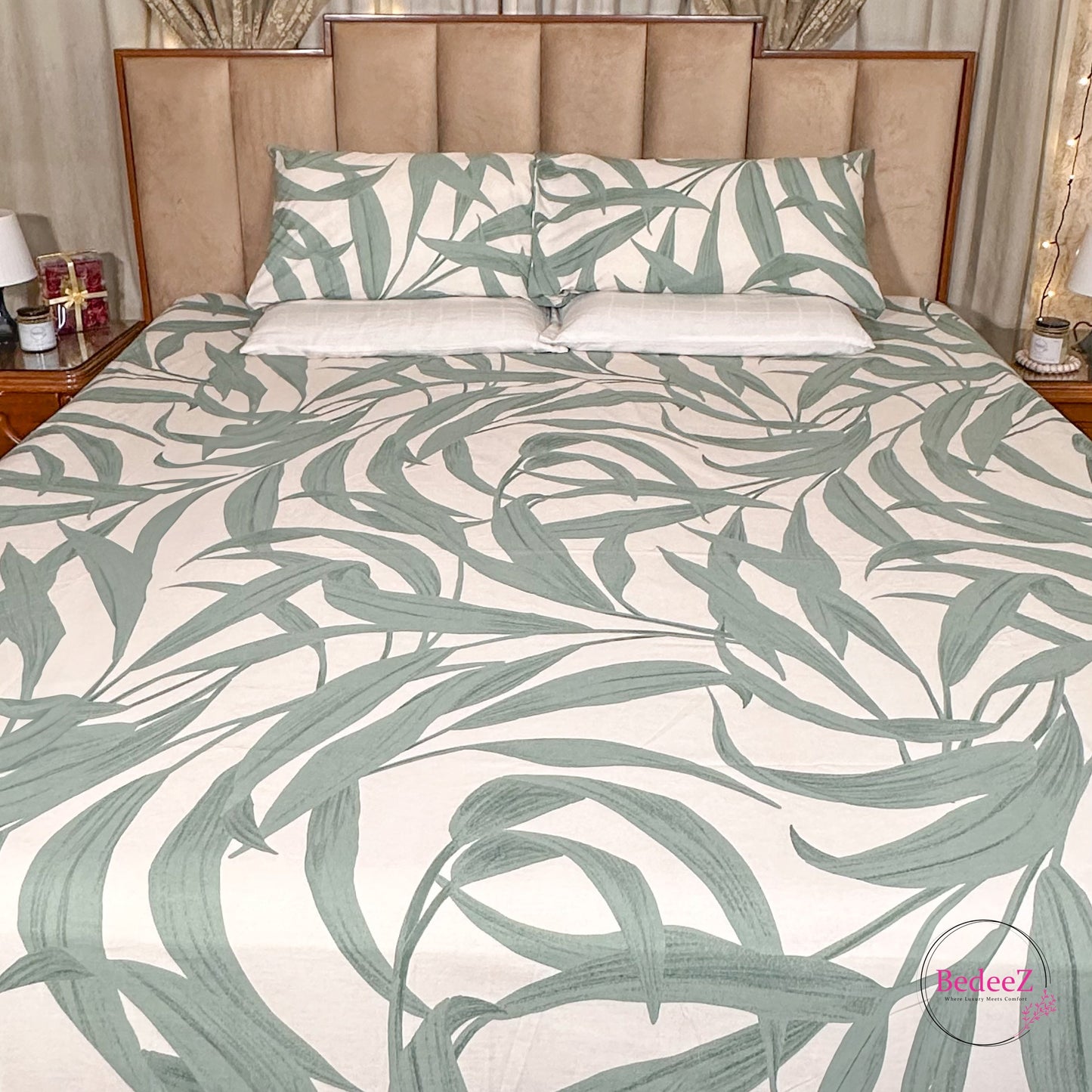 Tropical Leaf Print Cotton Double Bed Bedsheet (1)