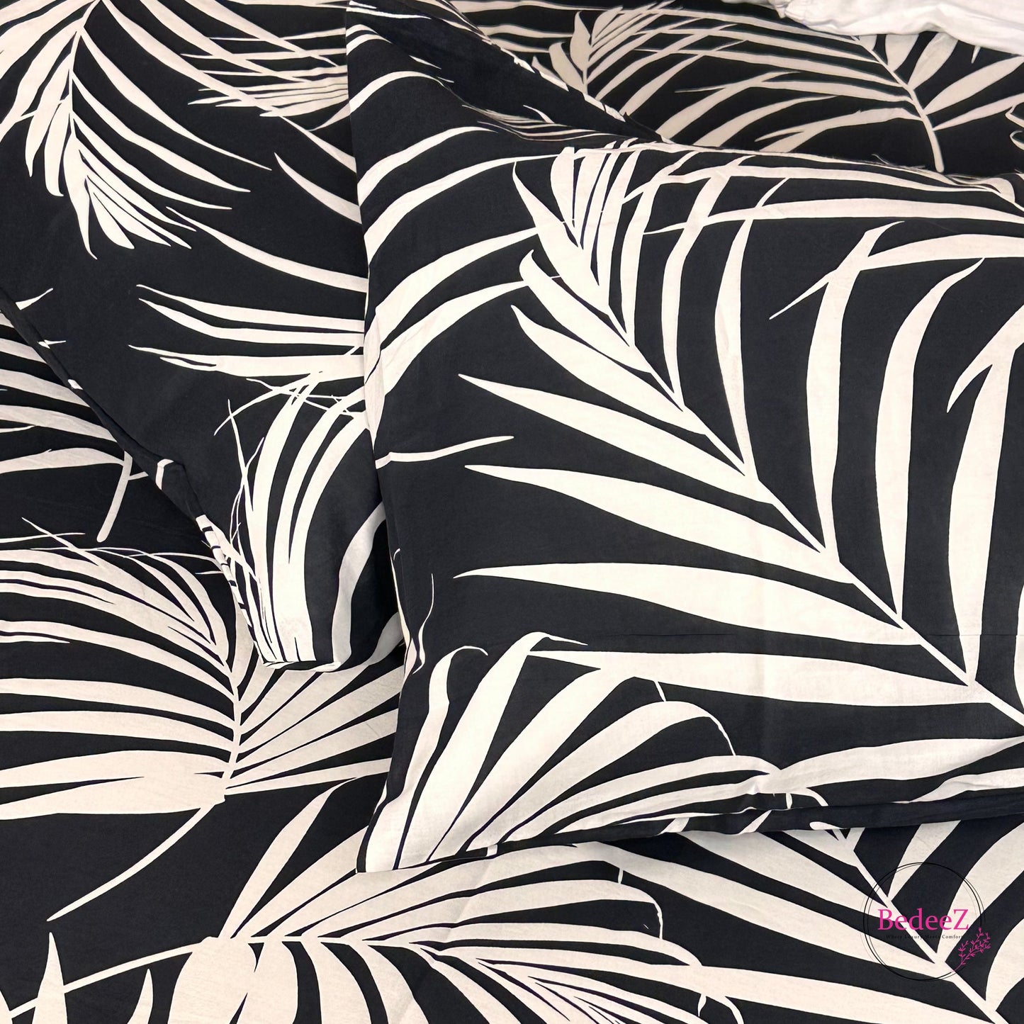 Luxe Tropical Black & White Double Bed Bedsheet Set (5)