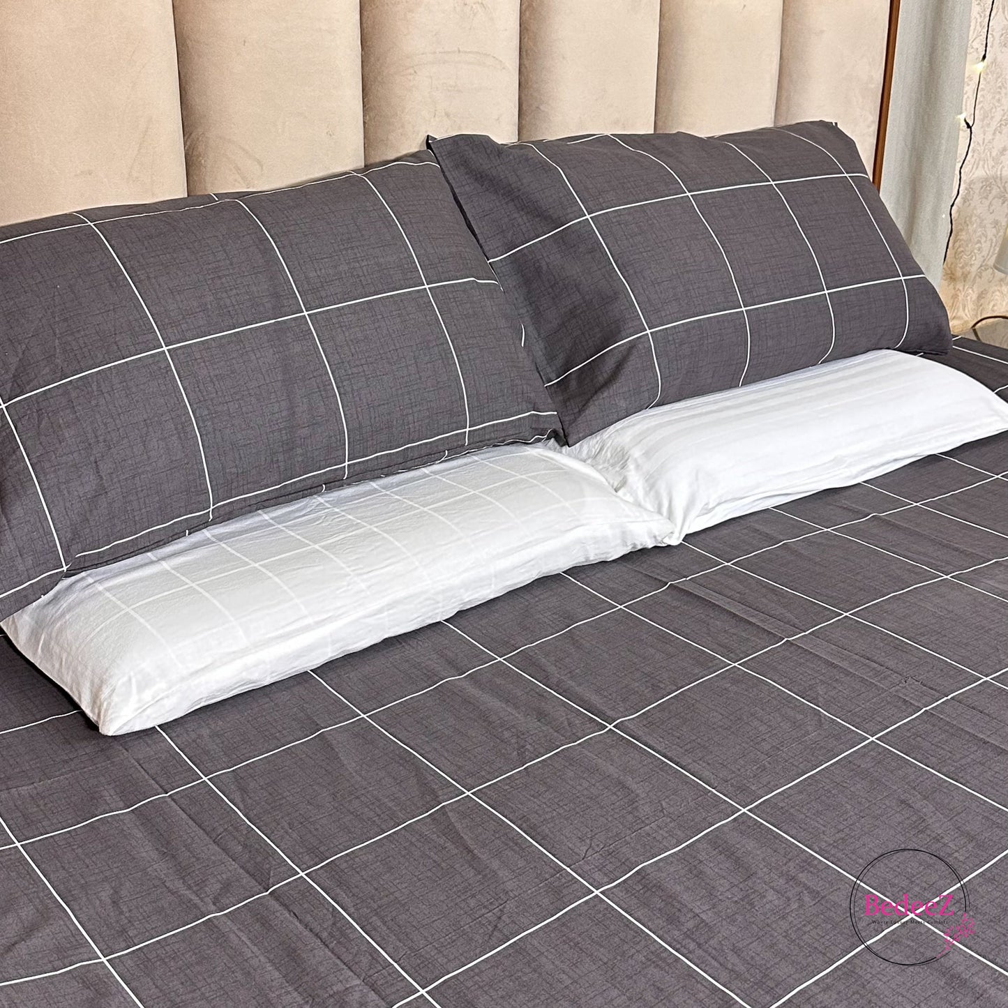Classic Charcoal Grid Double Bed Bedsheet Set (2)