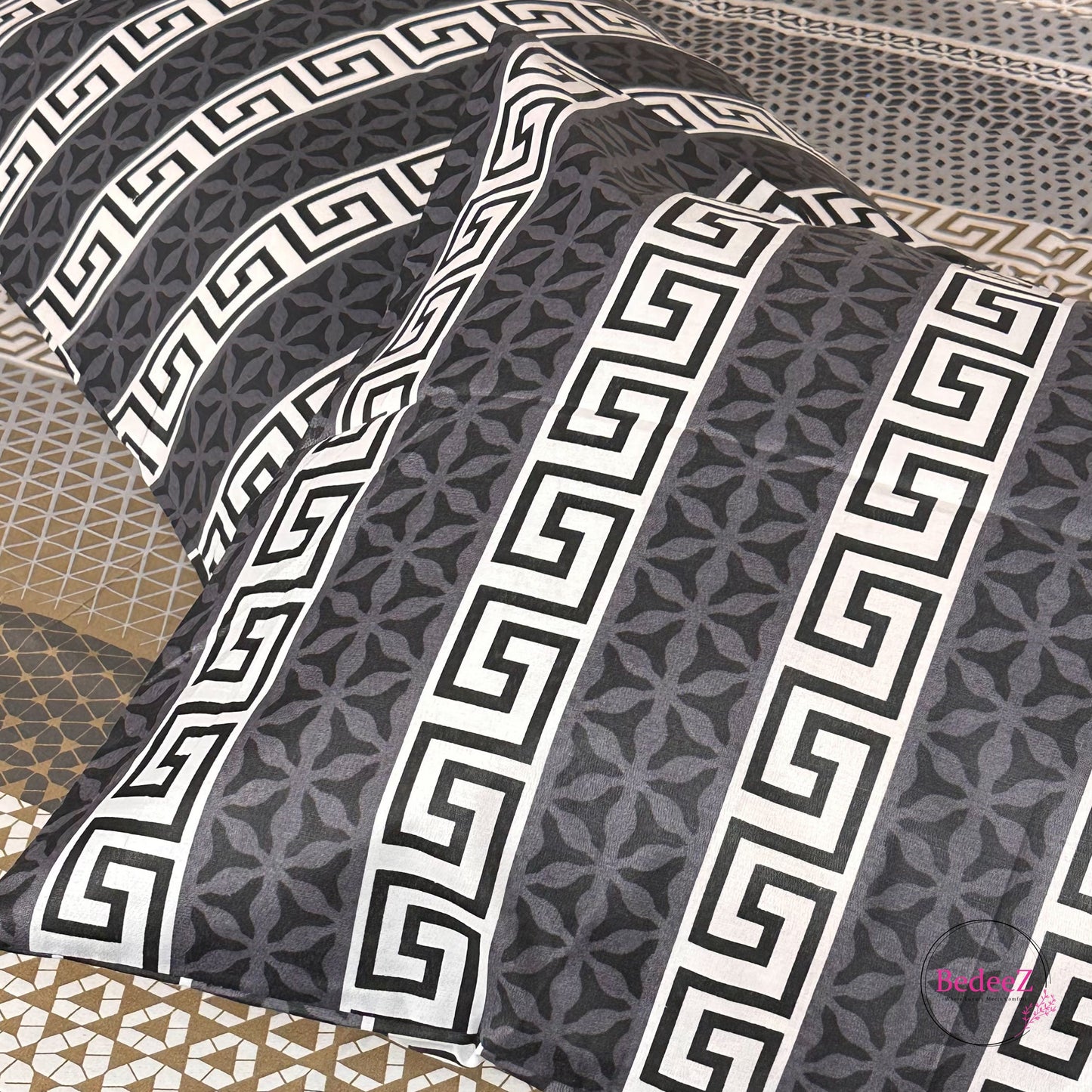 Modern Geometric Elegance Double Bed Bedsheet Set