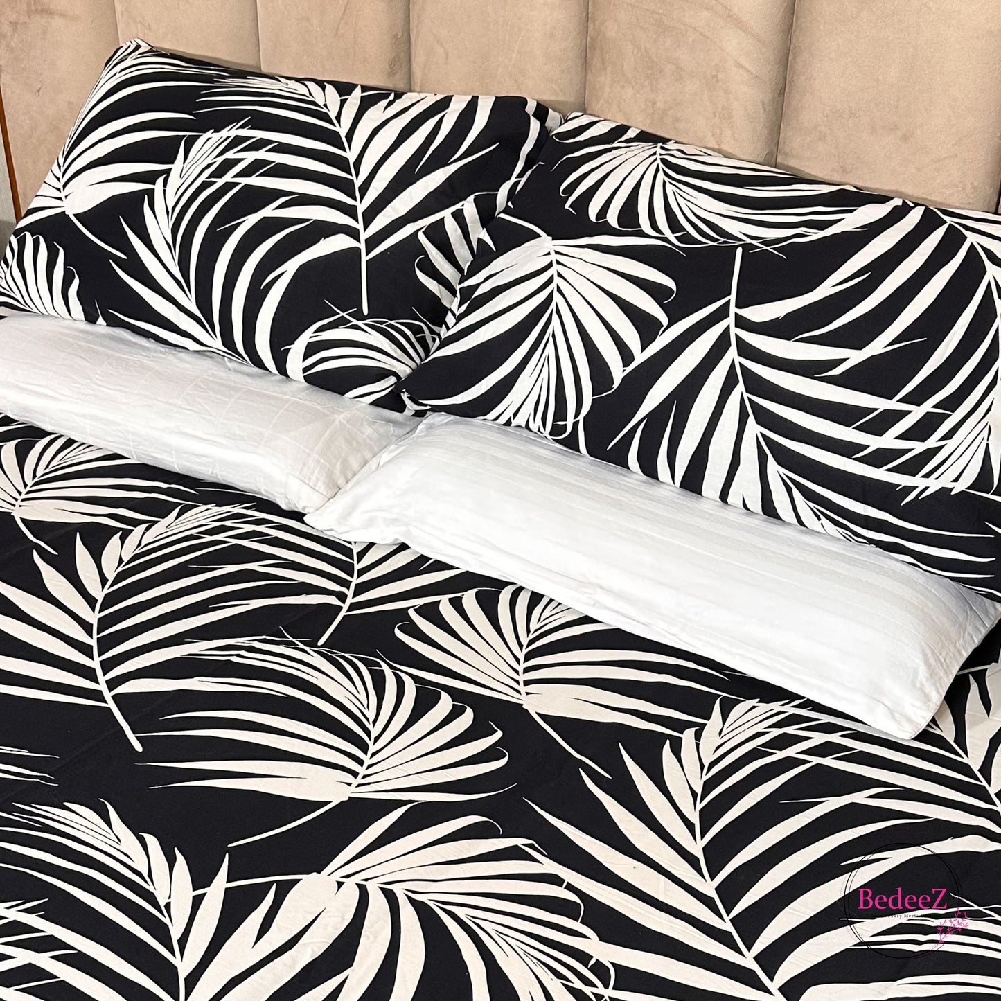 Luxe Tropical Black & White Double Bed Bedsheet Set (2)