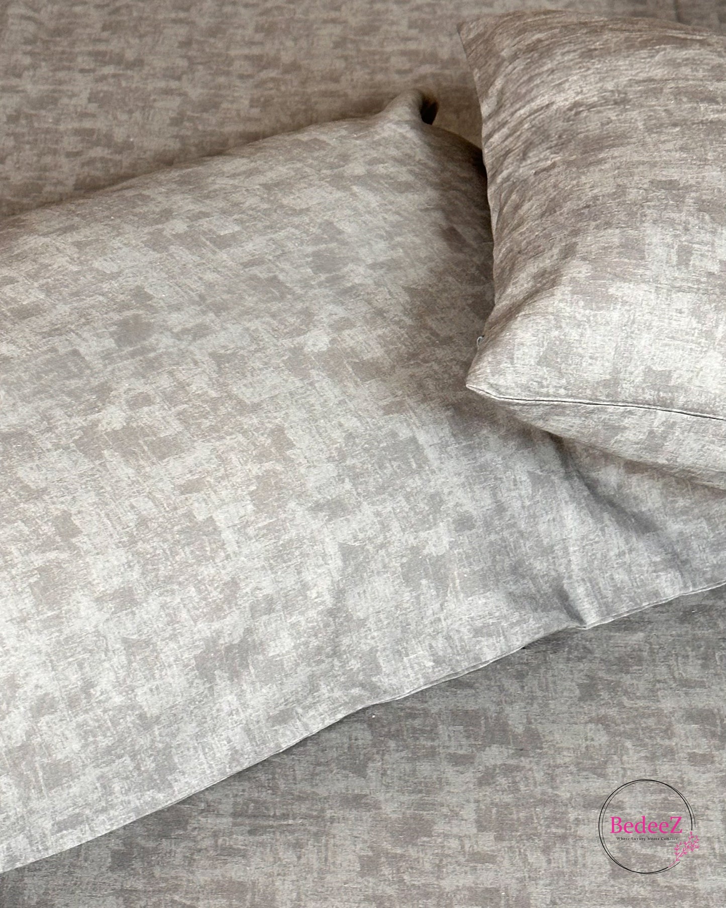 Elegant Beige Houndstooth Double Bed Bedsheet