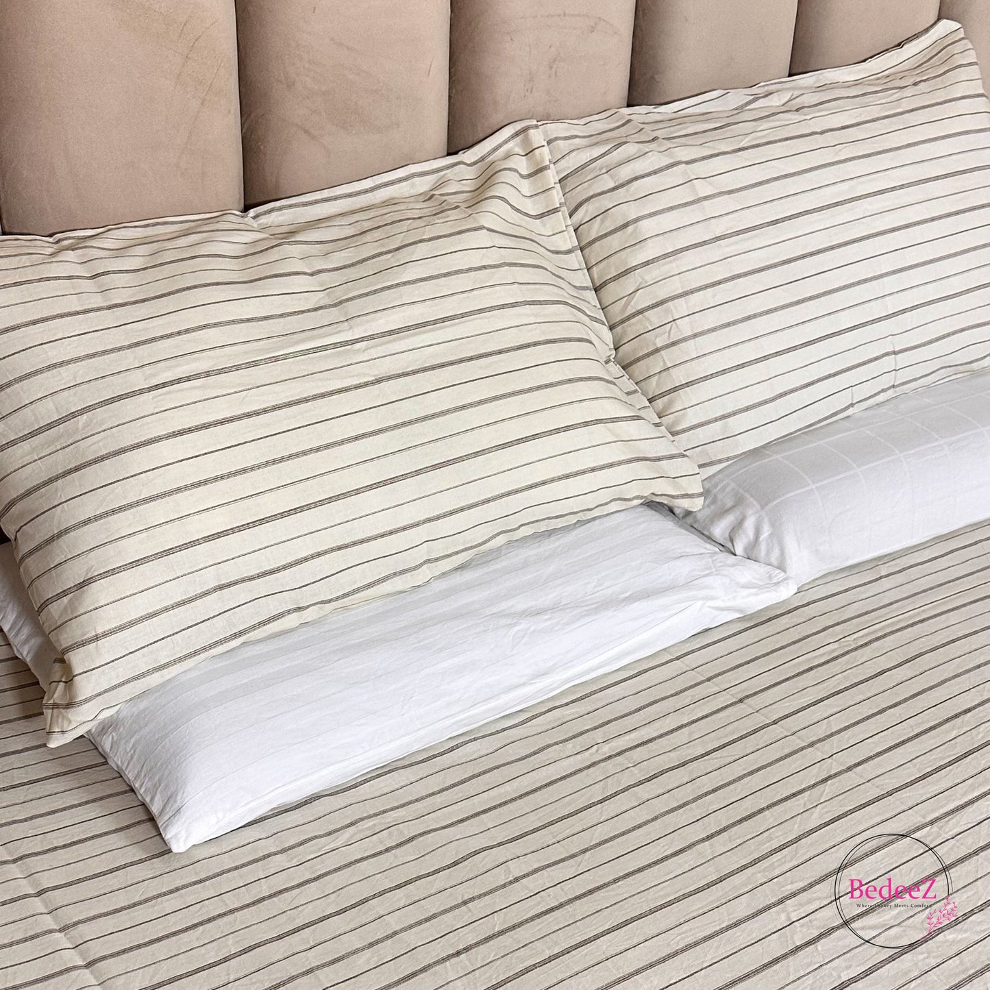 Elegant Ivory Striped Double Bed Bedsheet Set (2)