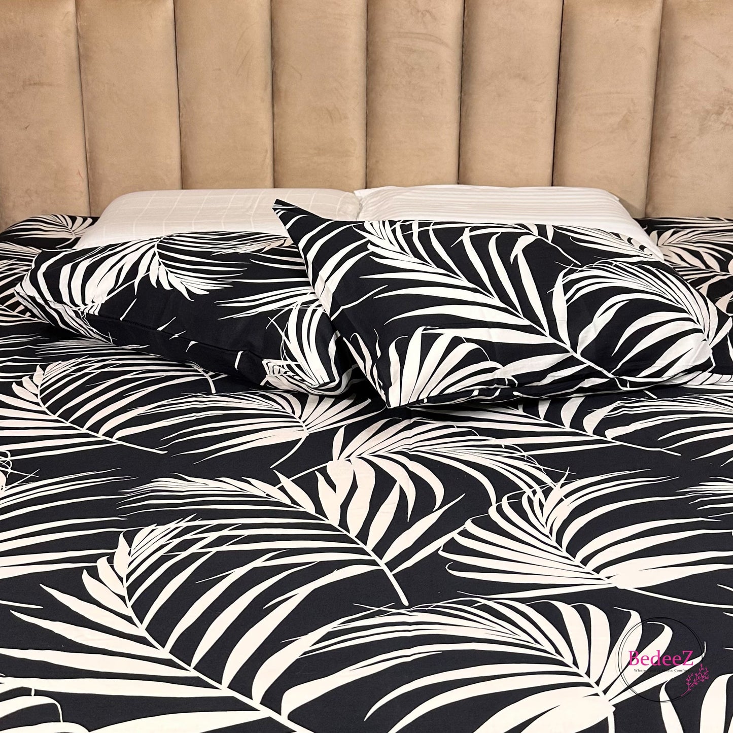 Luxe Tropical Black & White Double Bed Bedsheet Set (4)