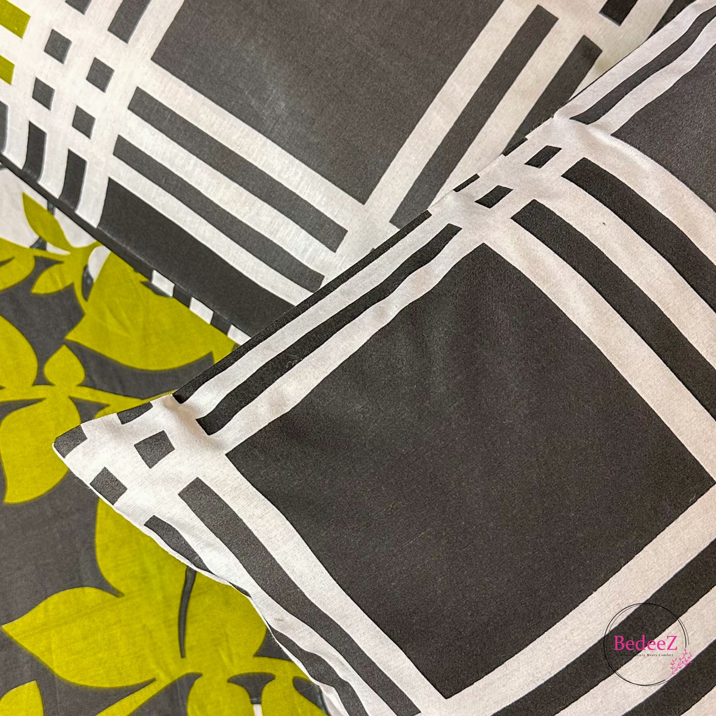 Urban Leafy Bloom Double Bedsheet