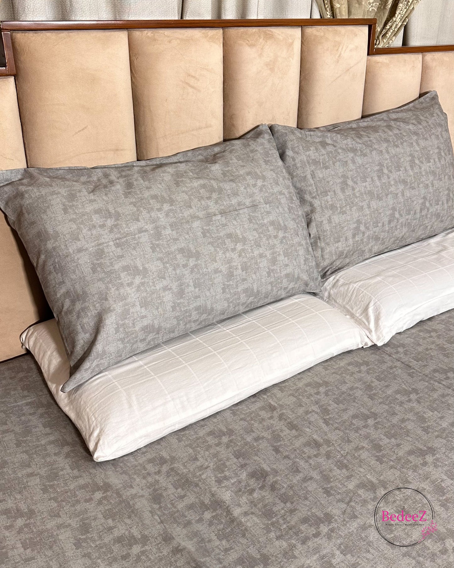 Elegant Beige Houndstooth Double Bed Bedsheet