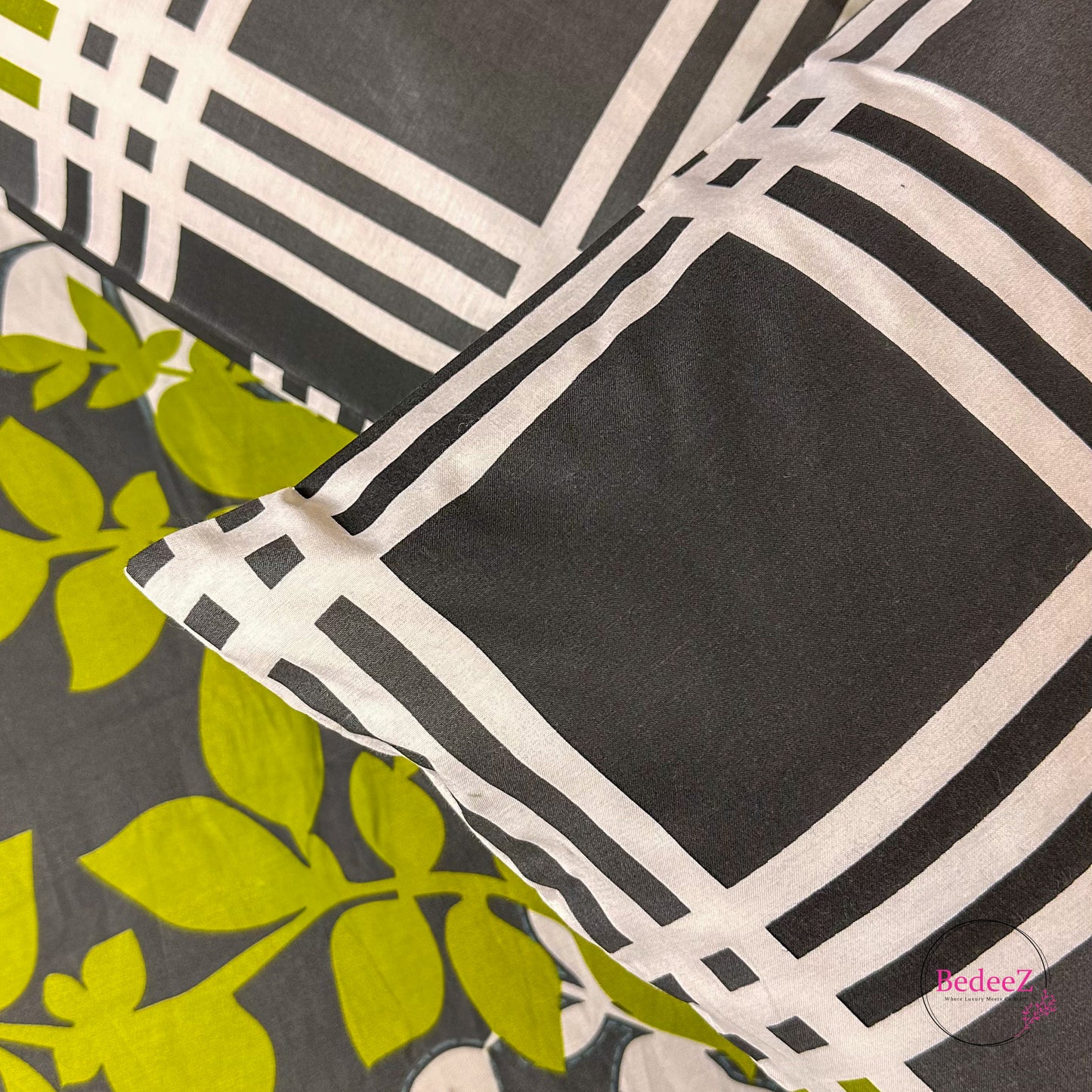 Urban Leafy Bloom Double Bedsheet