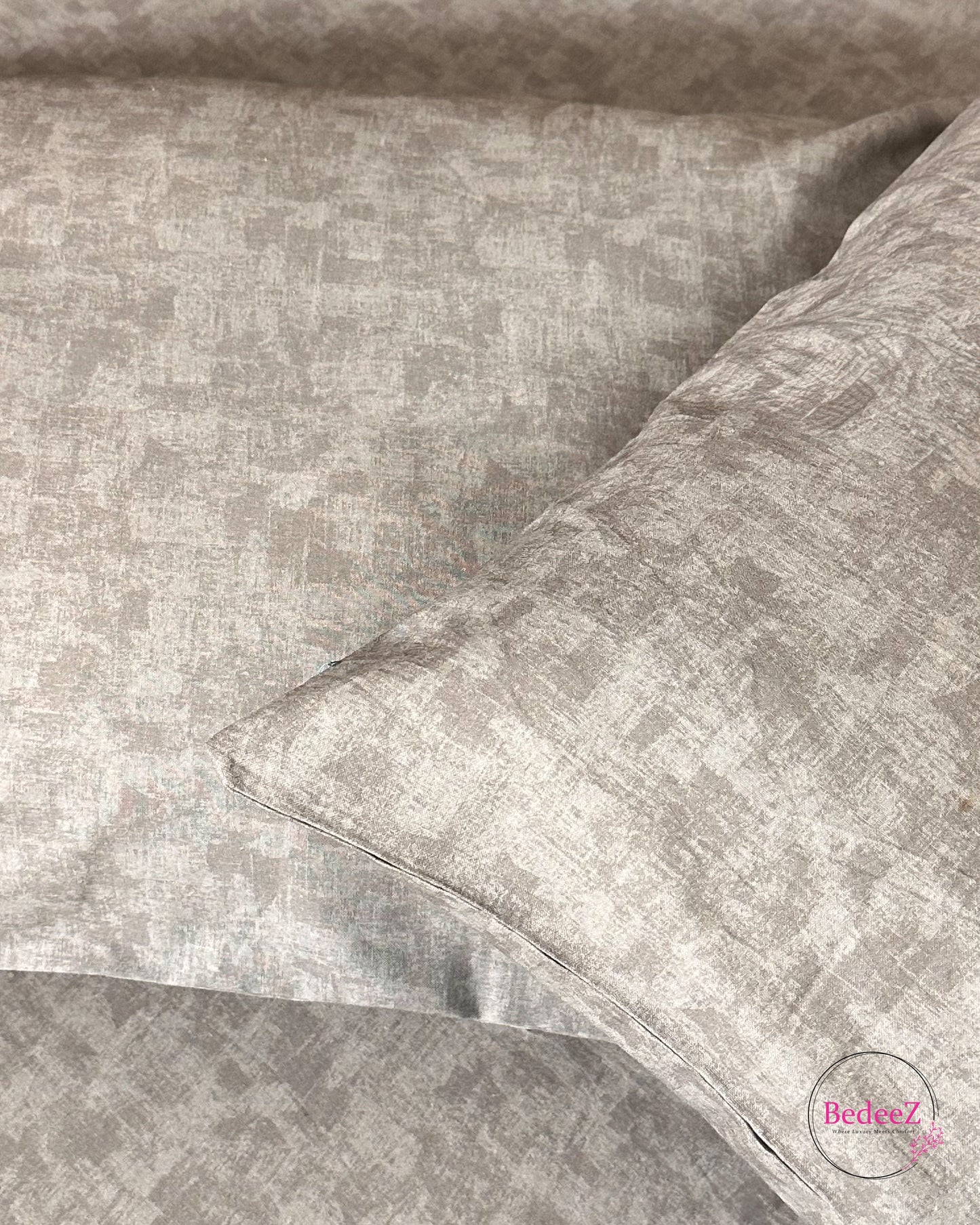 Elegant Beige Houndstooth Double Bed Bedsheet