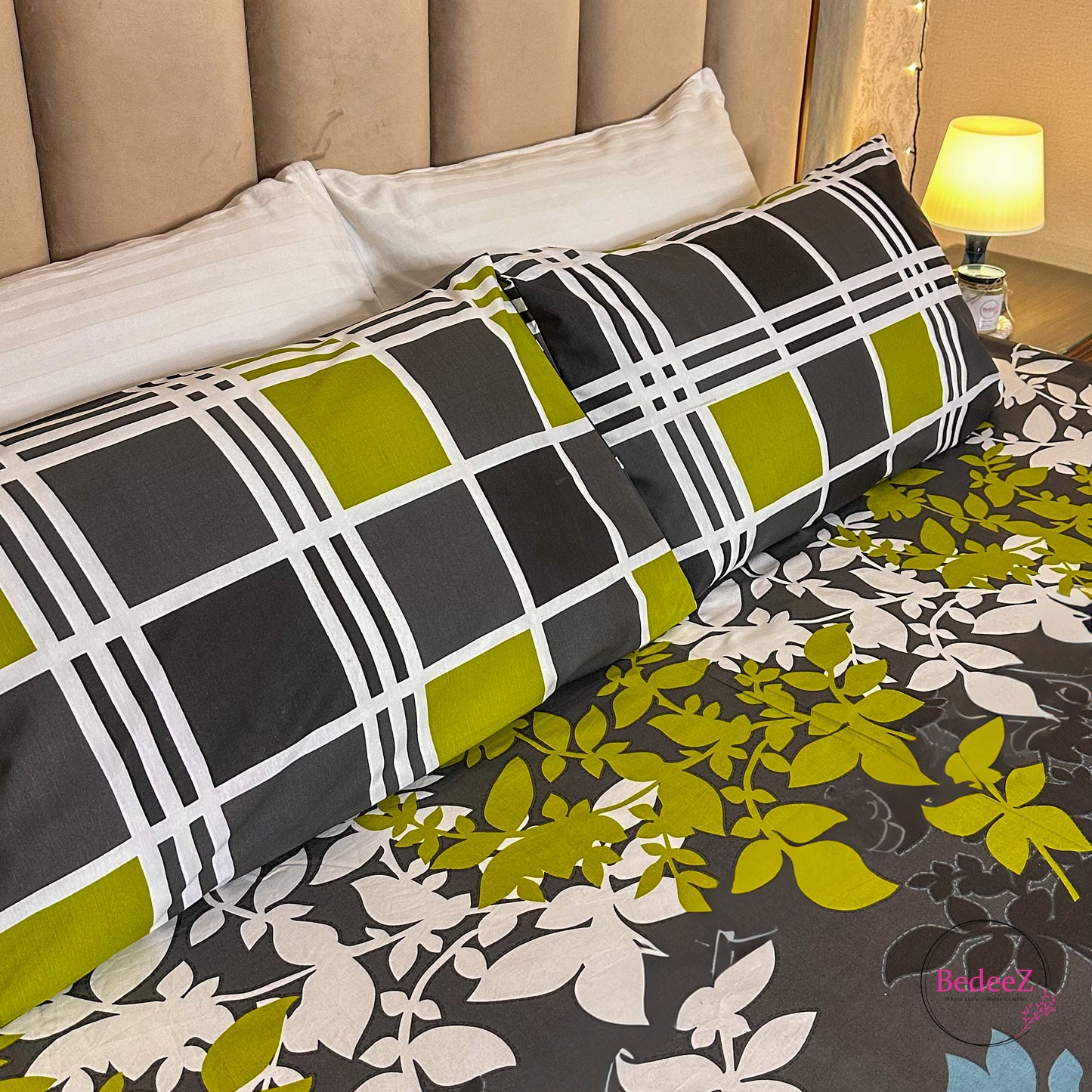 Urban Leafy Bloom Double Bedsheet