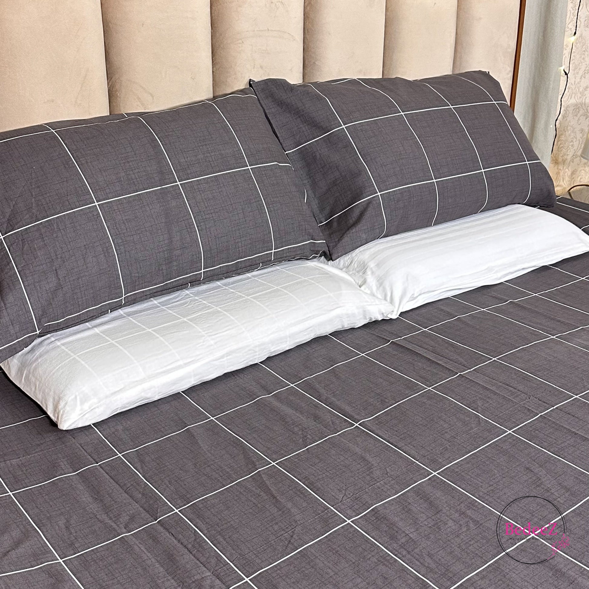 Classic Charcoal Grid Double Bed Bedsheet Set (2)
