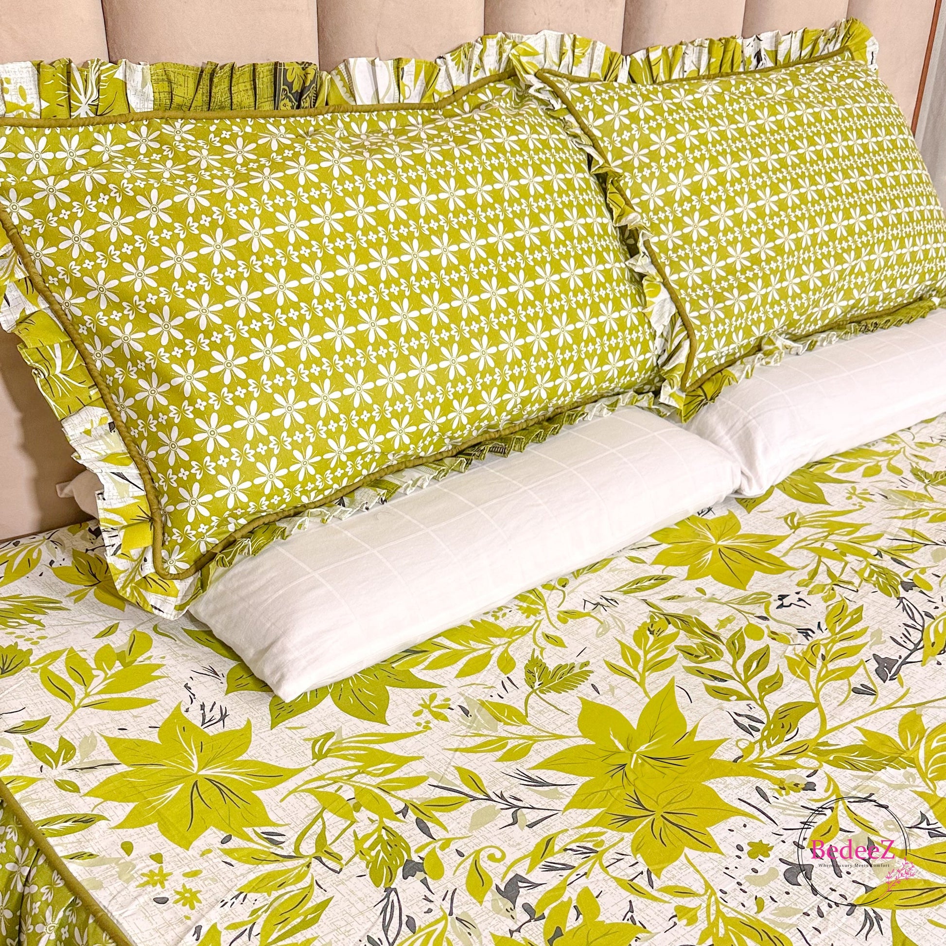 Elegant Green Floral Frill Cotton Bedsheet (2)