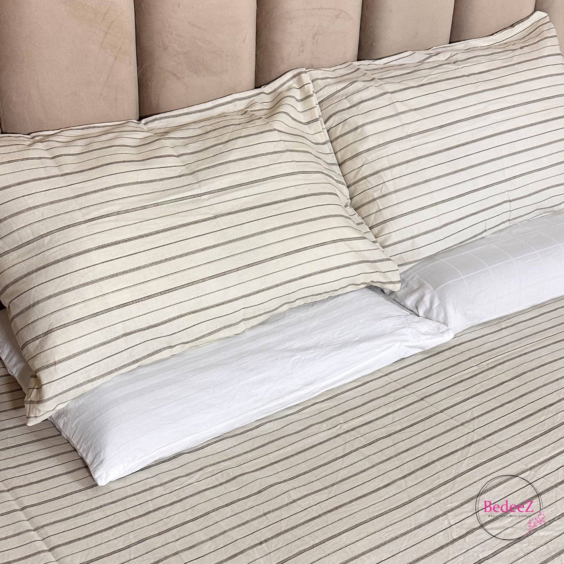 Elegant Ivory Striped Double Bed Bedsheet Set (2)