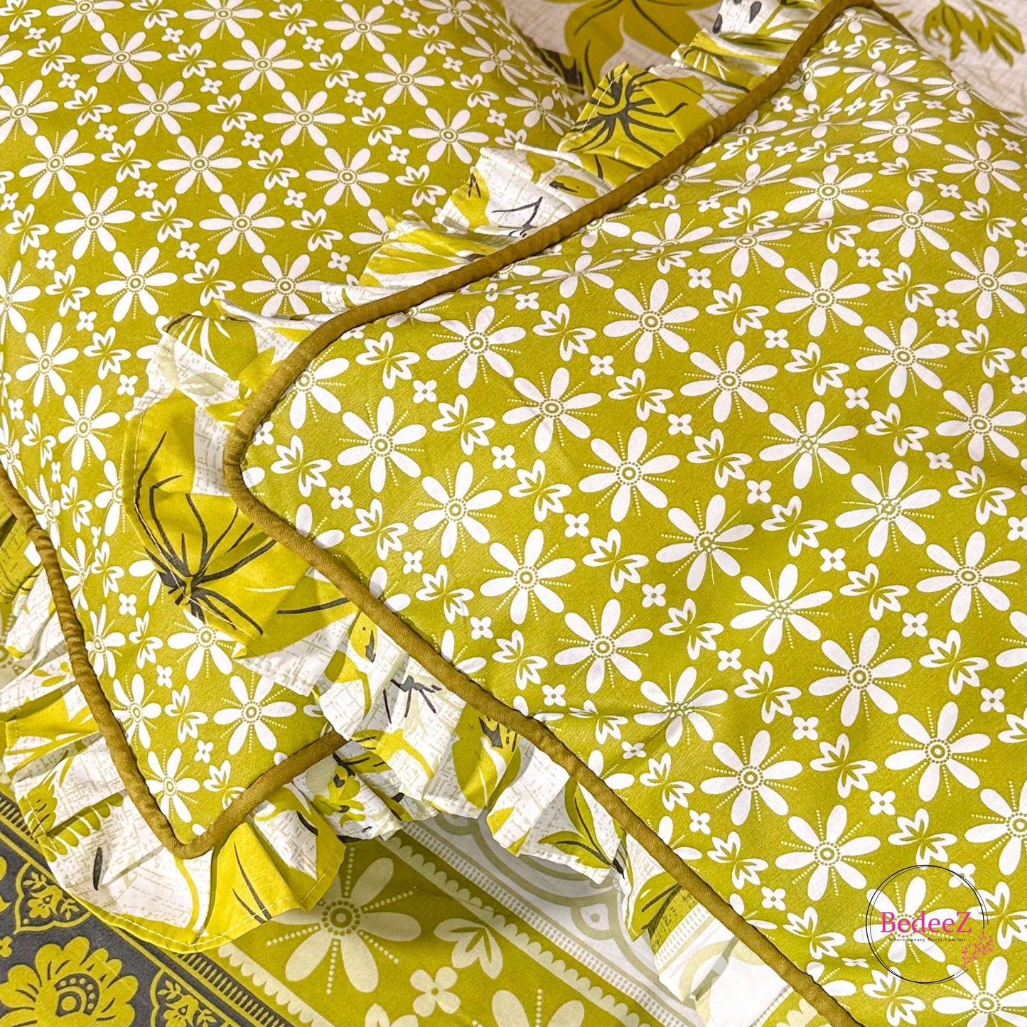 Elegant Green Floral Frill Cotton Bedsheet (4)