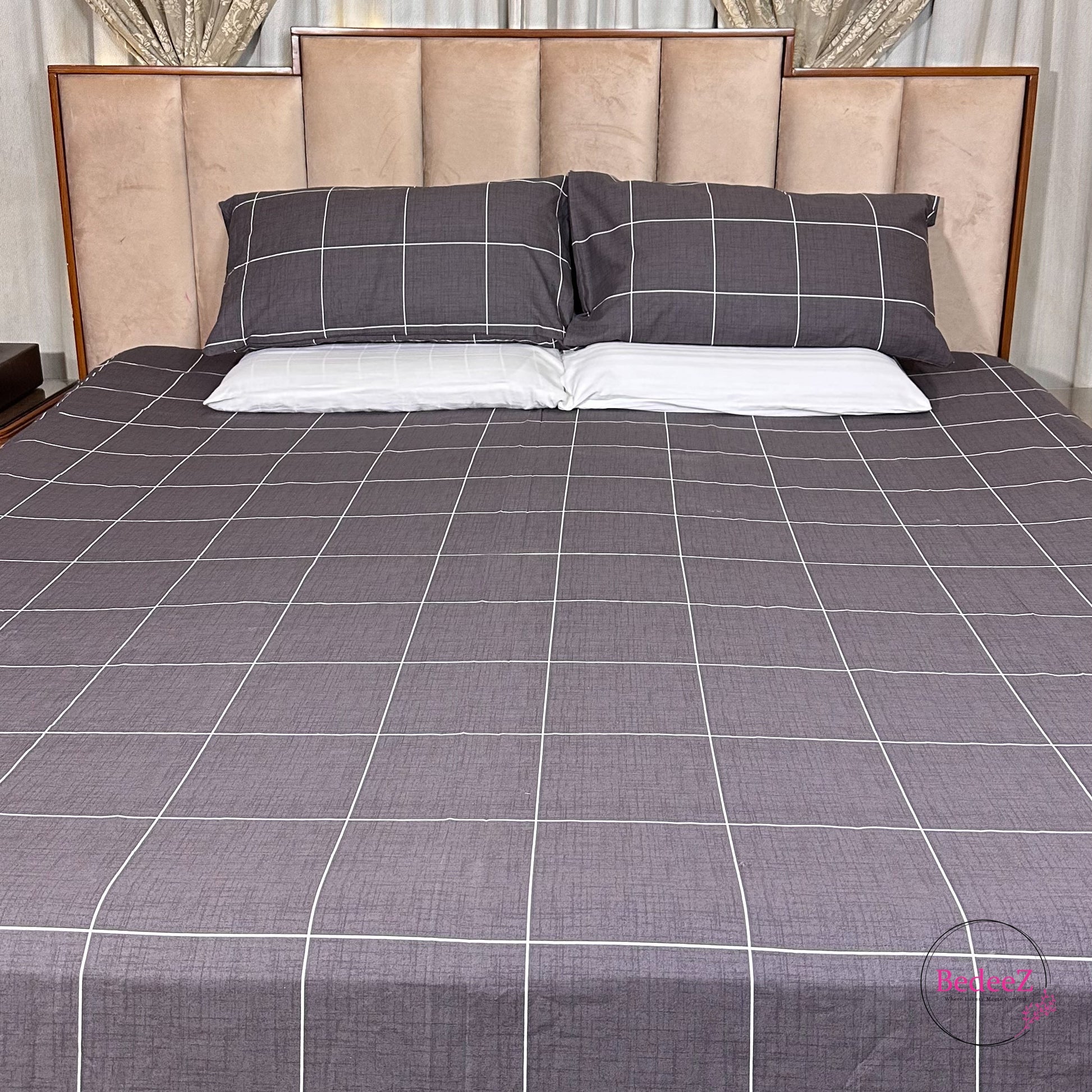 Classic Charcoal Grid Double Bed Bedsheet Set (1)