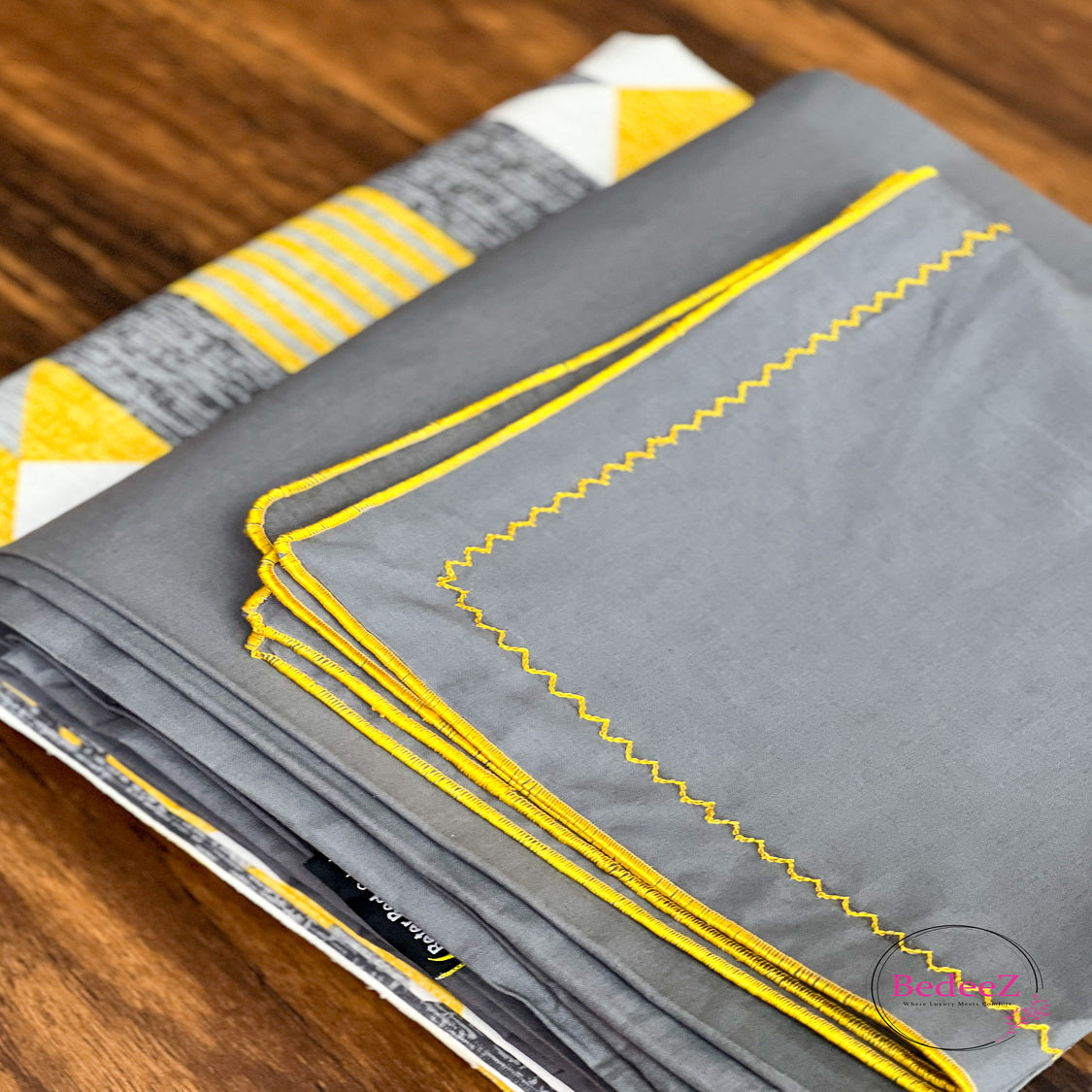 Modern GeoStripe Double-Bed Bedsheet in Yellow and Grey3.0